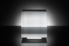 w.t.s.b.b. 1 Seitenansicht (2016) – 21x21x22 cm Optifloat, painted, glued, polished glass