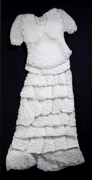 Fragile Wedding Dress, Pâte de verre